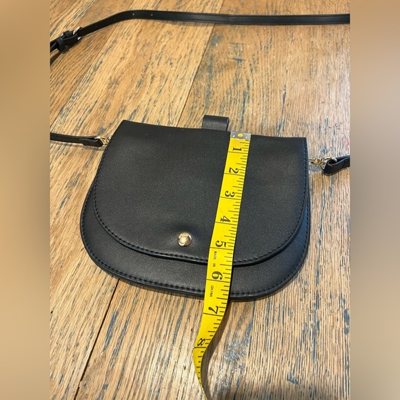 🖤 MADISON WEST – Black Faux Leather Crossbody Bag - Picture 7 of 11
